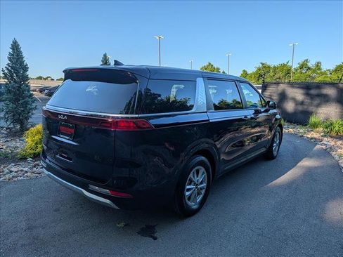 Used 2024 Kia Carnival LX FWD image 5