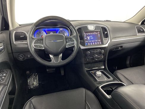 Used 2019 Chrysler 300 Limited RWD image 40