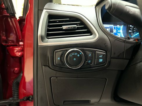 Used 2022 Ford Edge ST-Line w/ Class II Trailer Tow Package image 25