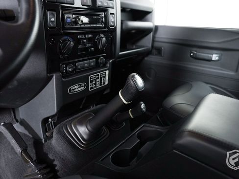 Used 1991 Land Rover Defender 110 image 19