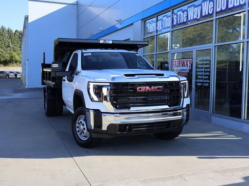 New 2025 GMC Sierra 3500 Pro w/ Convenience Package image 28