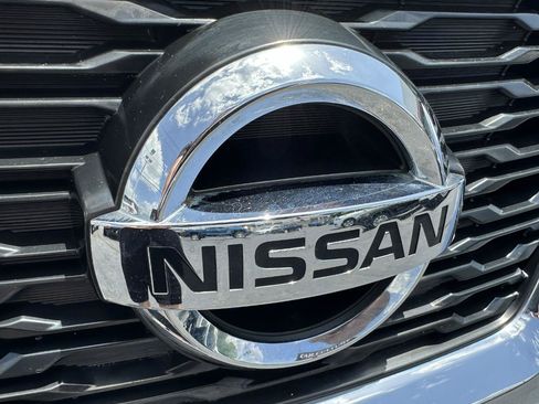 Used 2017 Nissan Rogue SV AWD/4WD image 23