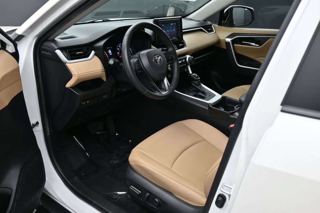 Used 2021 Toyota RAV4 XLE Premium FWD image 2