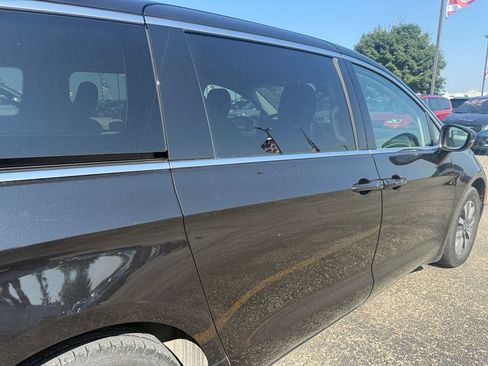 Used 2023 Chrysler Pacifica Touring-L FWD image 40