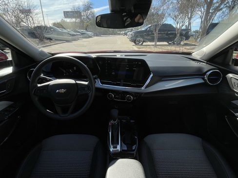 Certified 2025 Chevrolet Trax LT image 10