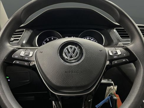 Used 2020 Volkswagen Tiguan S image 14