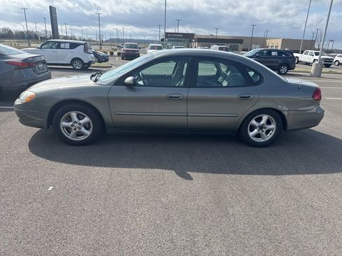 Used 2003 Ford Taurus SES image 2