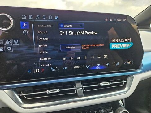 Used 2025 Chevrolet Equinox EV LT image 12