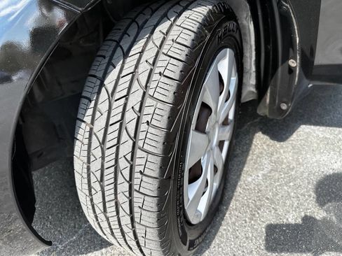 Used 2011 Toyota Yaris 4-Door Hatchback w/ Convenience Pkg image 18