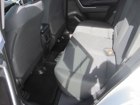 Used 2024 Toyota RAV4 LE AWD/4WD image 8