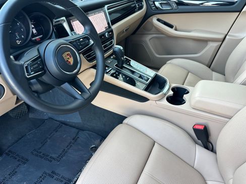 Certified 2026 Porsche Macan AWD/4WD image 4