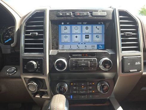 Used 2019 Ford F150 King Ranch w/ Equipment Group 601A Luxury AWD/4WD image 11