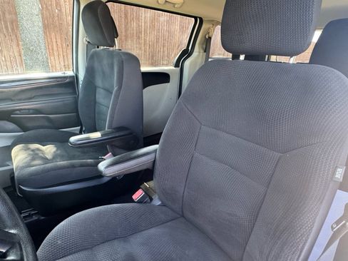 Used 2018 Dodge Grand Caravan SE w/ UConnect Hands-Free Group FWD image 22