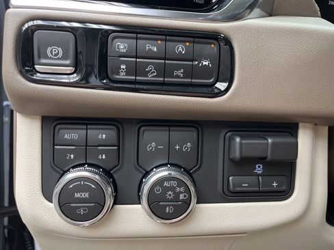 New 2026 GMC Yukon Denali w/ Denali Reserve Package AWD/4WD image 15