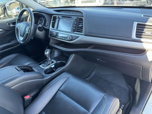 Used 2019 Toyota Highlander XLE image 42