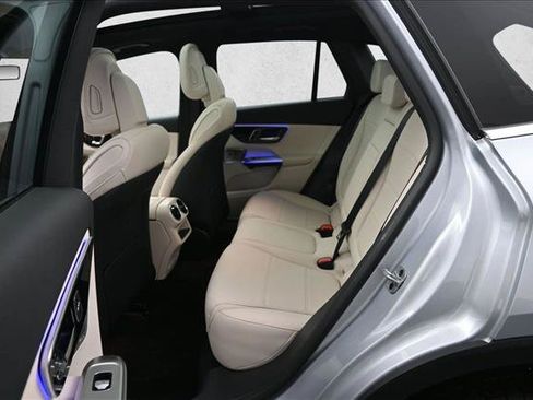 Certified 2025 Mercedes-Benz GLC 300 4MATIC image 18