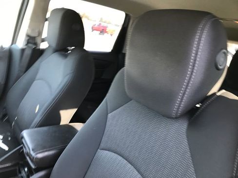 Used 2017 Chevrolet Traverse LT image 8