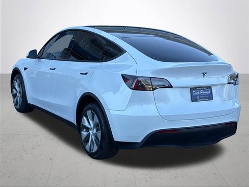 Used 2022 Tesla Model Y Long Range image 8