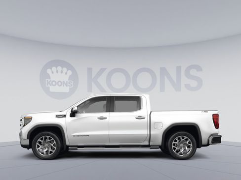 Used 2022 GMC Sierra 1500 SLT w/ SLT Premium Plus Package AWD/4WD image 2