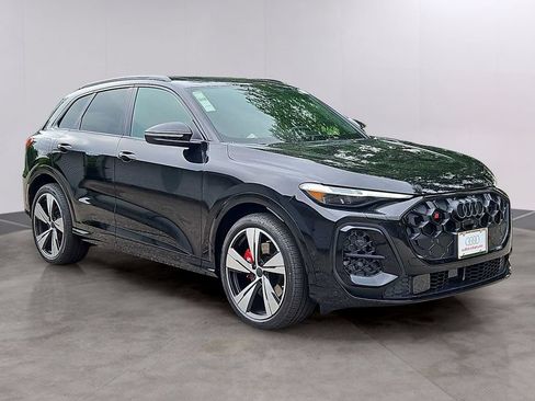 New 2026 Audi SQ5 Premium Plus AWD/4WD image 2