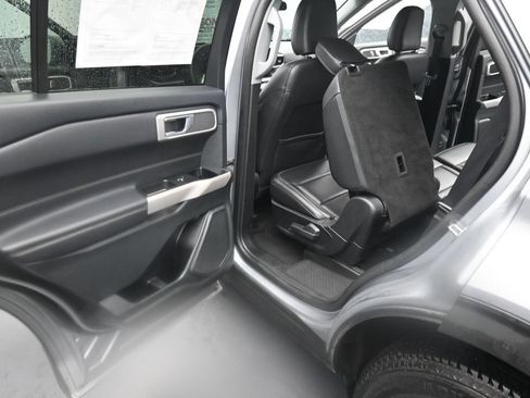 Used 2024 Ford Explorer XLT w/ Equipment Group 202A AWD/4WD image 15
