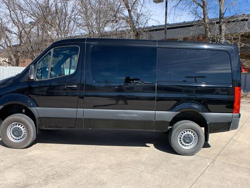 Used 2025 Mercedes-Benz Sprinter 2500 image 2