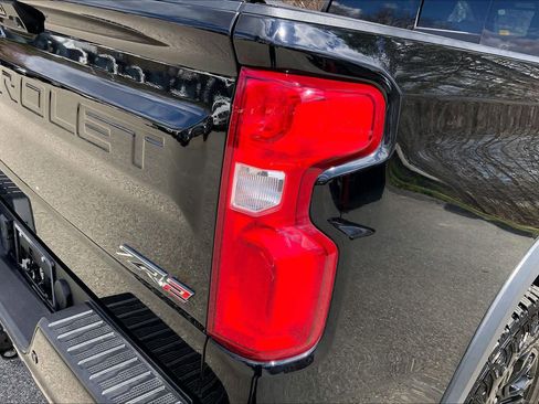 Used 2022 Chevrolet Silverado 1500 ZR2 w/ Technology Package image 28