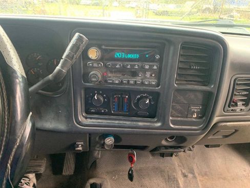 Used 2005 Chevrolet Silverado 2500 W/T AWD/4WD image 14