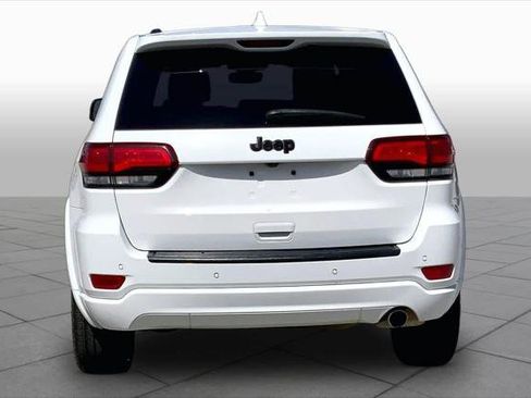 Certified 2022 Jeep Grand Cherokee Laredo X RWD image 5