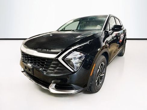 Used 2023 Kia Sportage LX image 3