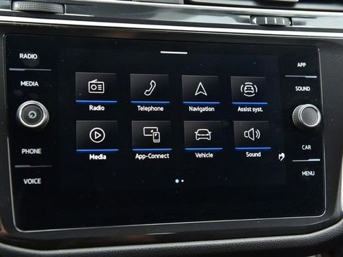 Certified 2024 Volkswagen Tiguan SE AWD/4WD image 14