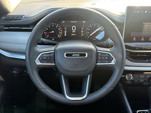 Used 2025 Jeep Compass Limited AWD/4WD image 14