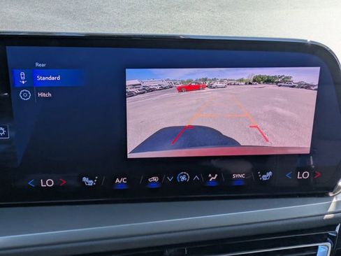 Used 2025 Chevrolet Traverse LT image 22