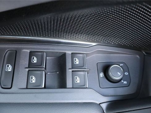 New 2026 Volkswagen Tiguan SE image 13