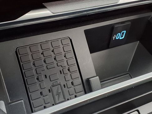 Used 2025 Ford F250 Platinum w/ Tremor Off-Road Package image 9