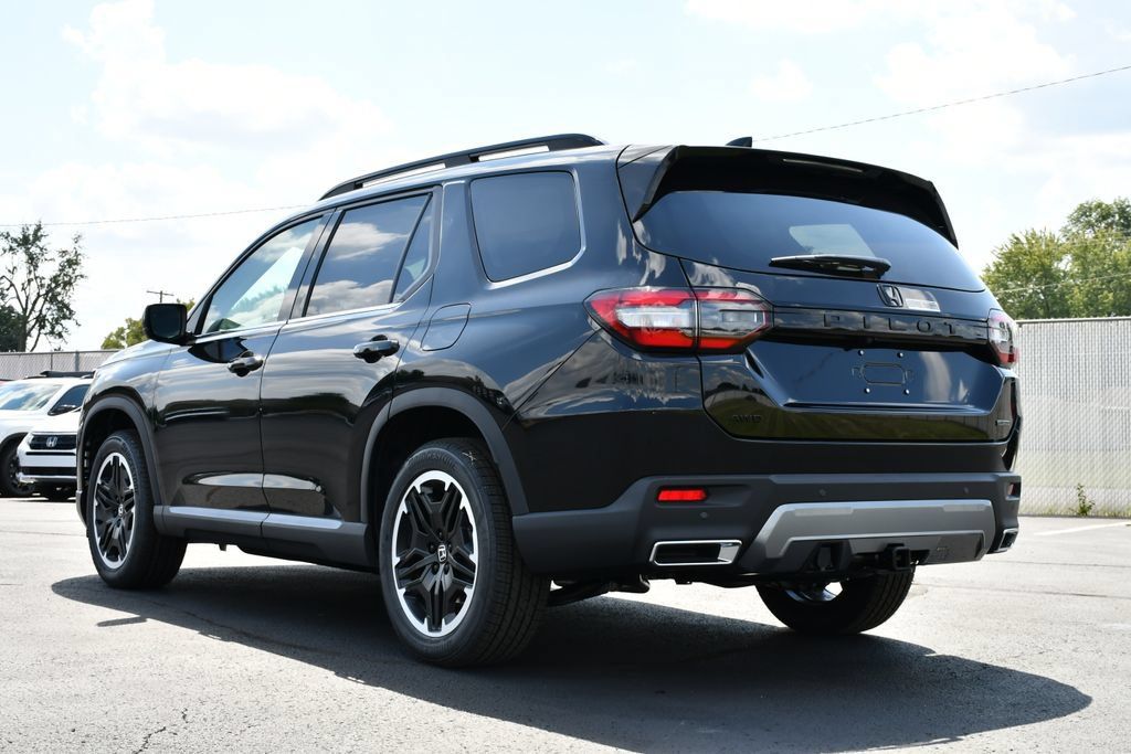 New 2026 Honda Pilot Touring image 5