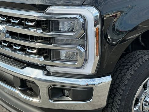 Used 2025 Ford F250 Lariat w/ Chrome Package image 9