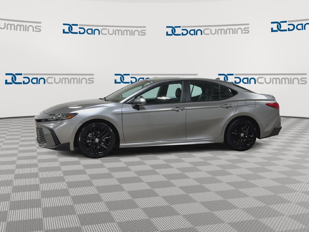 Used 2025 Toyota Camry SE FWD image 6