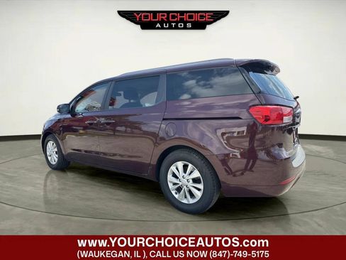 Used 2017 Kia Sedona LX w/ LX Essentials Premium Package FWD image 3