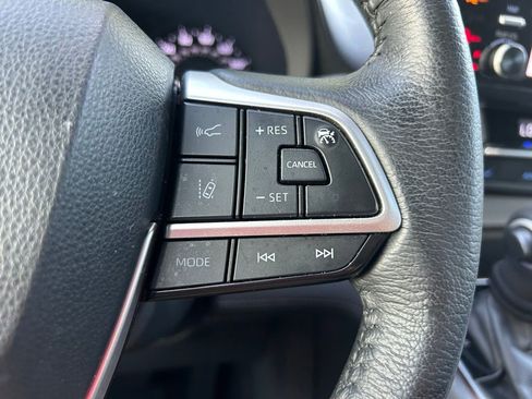 Used 2022 Toyota Sienna XLE w/ XLE Plus Package FWD image 21