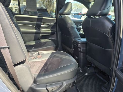 Used 2024 Toyota Grand Highlander AWD Hybrid image 12
