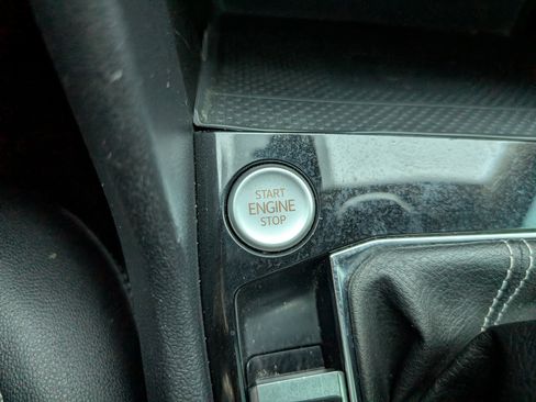 Used 2023 Volkswagen Taos SE w/ Panoramic Sunroof Package image 34