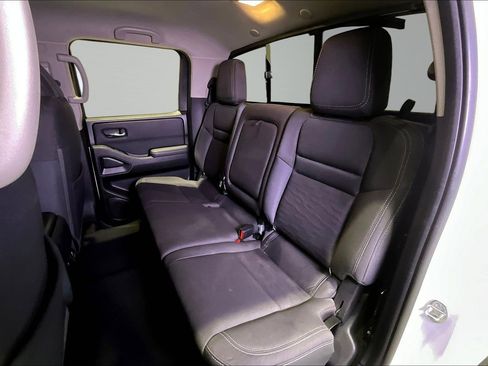 Used 2022 Nissan Frontier SV AWD/4WD image 23