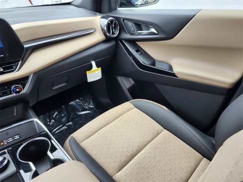 Used 2026 Chevrolet Equinox ACTIV w/ Convenience Package III image 13