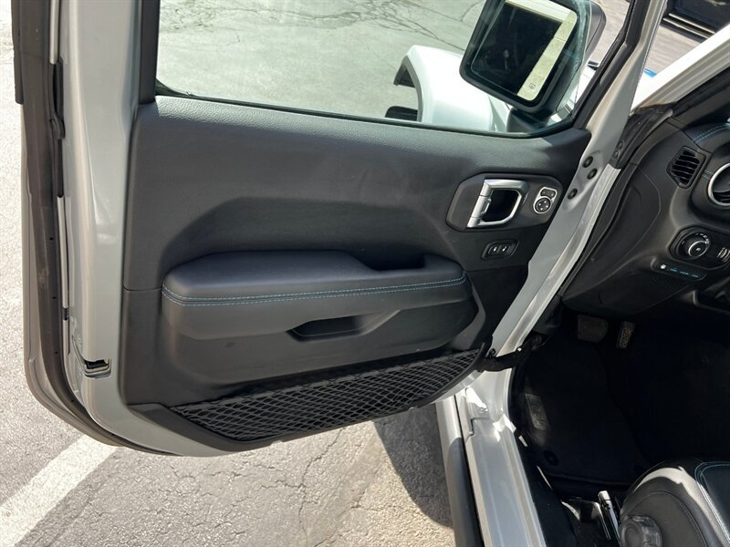 Used 2023 Jeep Wrangler Unlimited Rubicon 4xe w/ Cold Weather Group AWD/4WD image 18