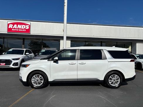 Used 2024 Kia Carnival LX FWD image 17