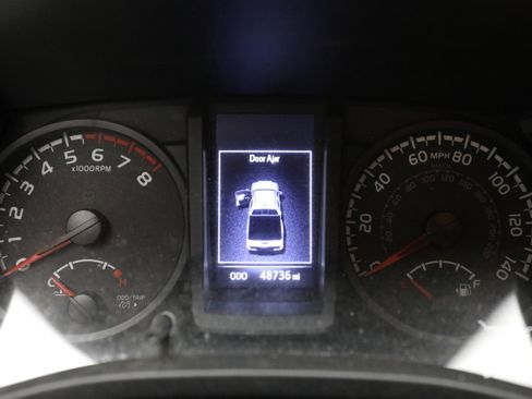 Used 2022 Toyota Tacoma SR w/ SR Convenience Package image 9