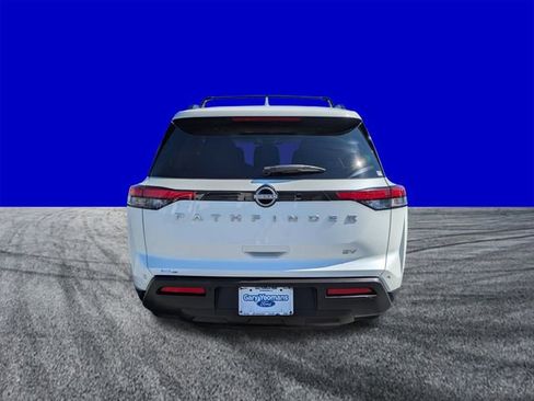 Used 2024 Nissan Pathfinder SV w/ SV Premium Package image 5