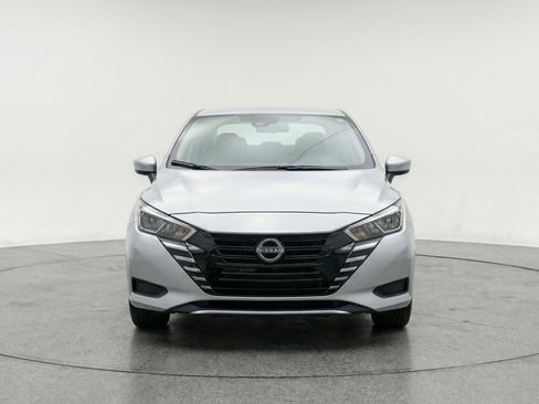 Used 2025 Nissan Versa SV image 2