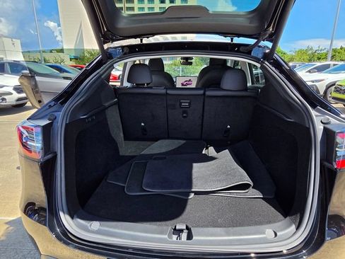 Used 2023 Tesla Model Y 2WD image 21